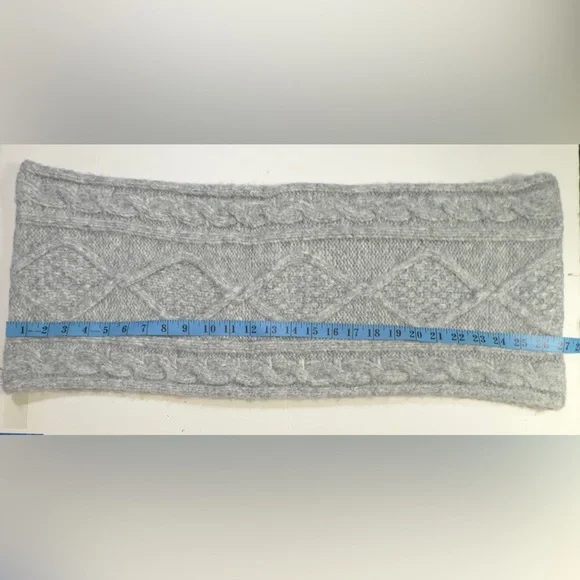 Old Navy heather gray knit infinity scarf Women’s winter outdoor accessories OS - Picture 4 of 5